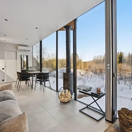 Ojasaaro Glass With Sauna & Hot Tub Villa *