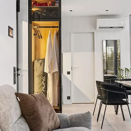 Ojasaaro Glass With Sauna & Hot Tub Villa Lueuetsepa