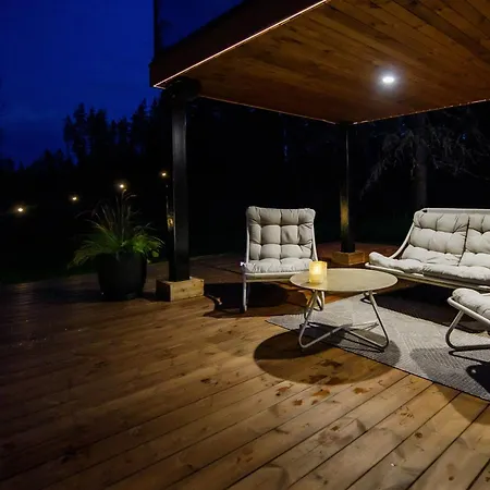 Ojasaaro Glass With Sauna & Hot Tub Villa