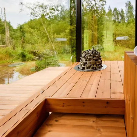 Villa Ojasaaro Glass With Sauna & Hot Tub *
