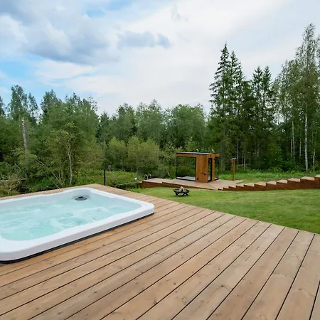 Ojasaaro Glass With Sauna & Hot Tub