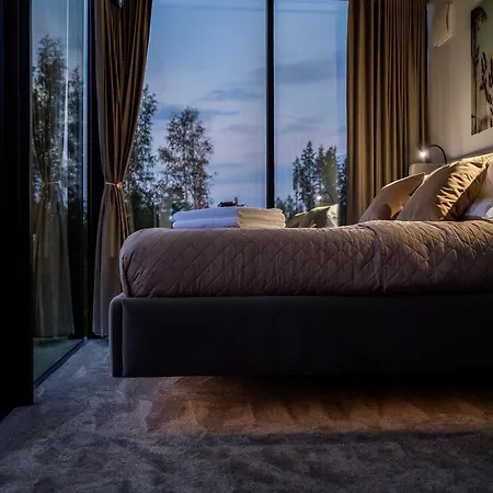 Ojasaaro Glass With Sauna & Hot Tub Villa *