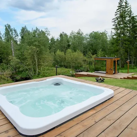 Villa Ojasaaro Glass With Sauna & Hot Tub Lueuetsepa