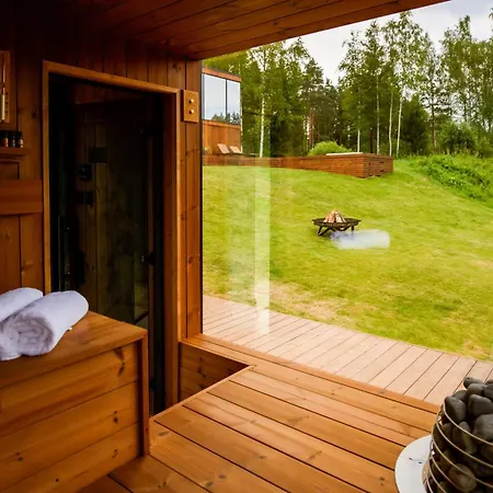 Ojasaaro Glass With Sauna & Hot Tub Villa Lueuetsepa