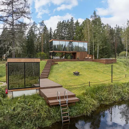 Ojasaaro Glass With Sauna & Hot Tub Villa *
